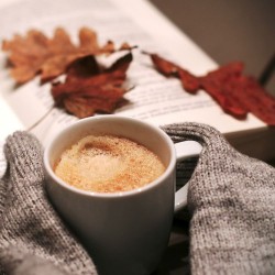 Culorile sezonului toamnă-iarnă 2024 pentru mărimi mari și foarte mari