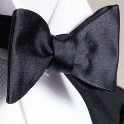 Mereu modern cu papion!